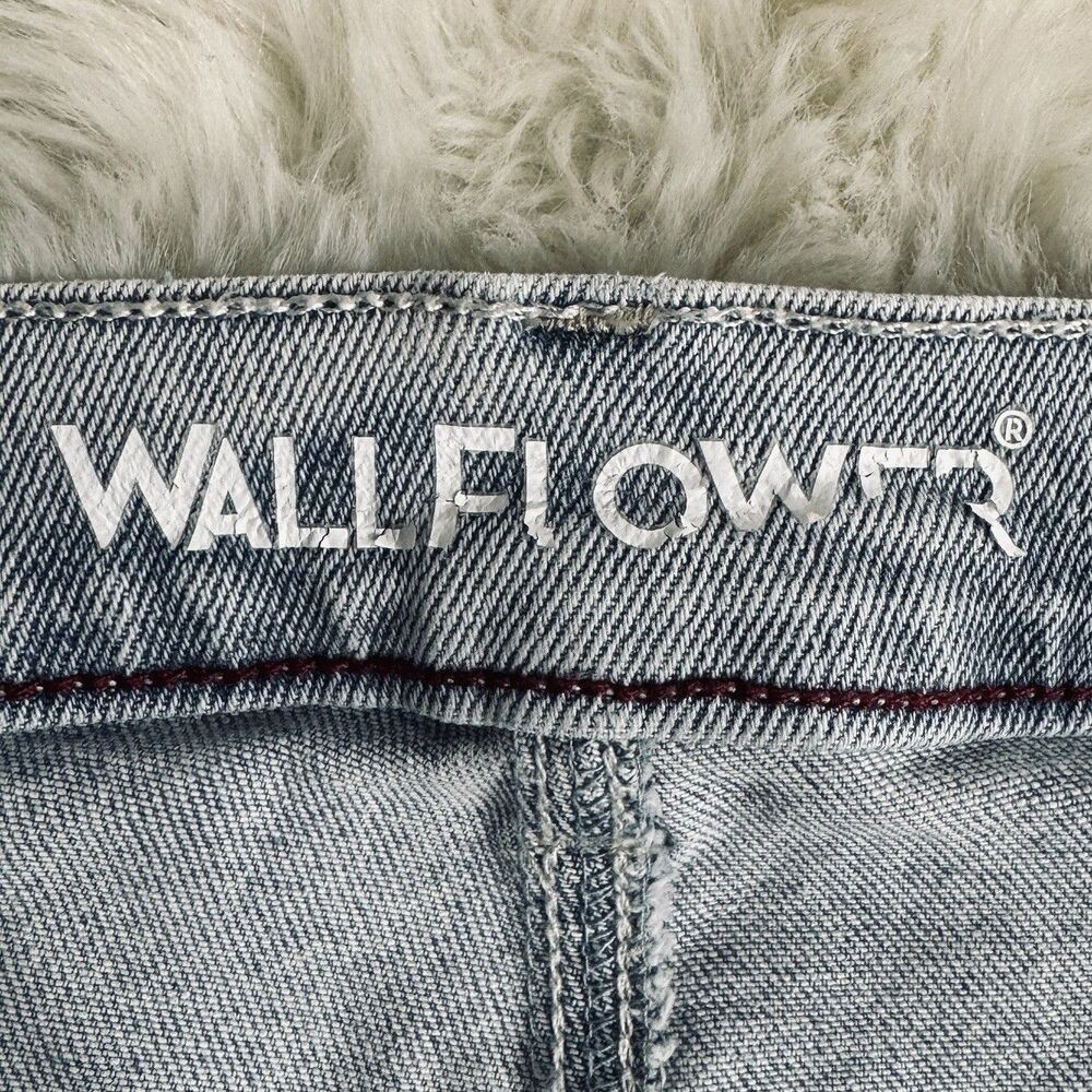 Wallflower Jeans Fearless Curvy Super High Rise Crop 10 (30x25) Blue Distressed - Picture 3 of 10